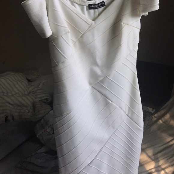 Off the Shoulder White Bodycon Dress - Picture 3 of 3